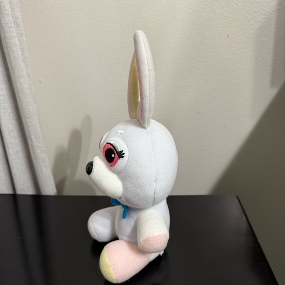FNaF Security Breach Vanessa Plush Funko 8” white - Picture 6 of 9